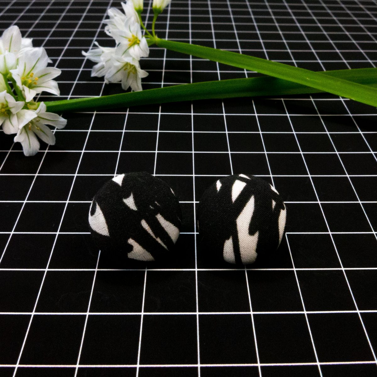 Cute as a button 19mm earrings - 'Branches'