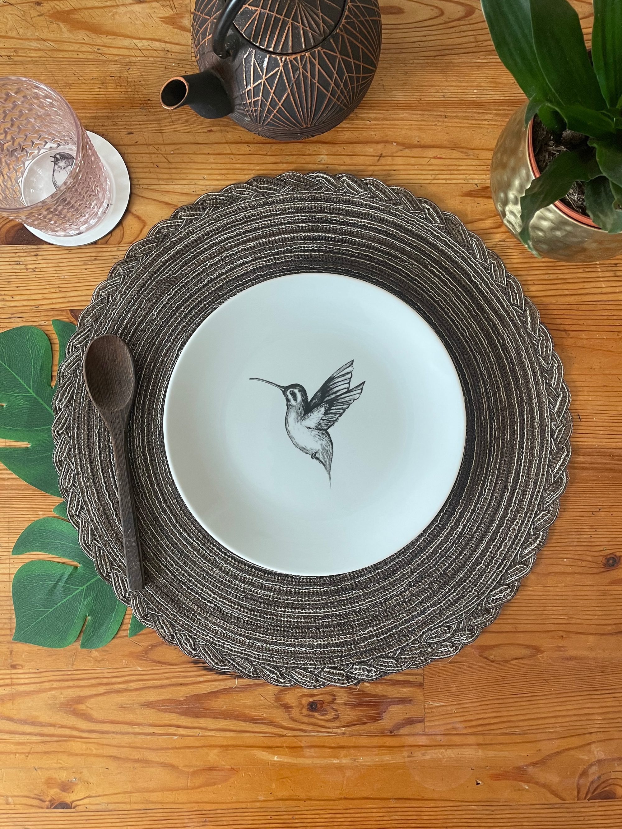 Hummingbird in flight Plate - The BirdLife Collection